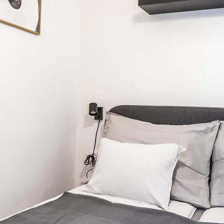 Szechenyi - Free Private Parking